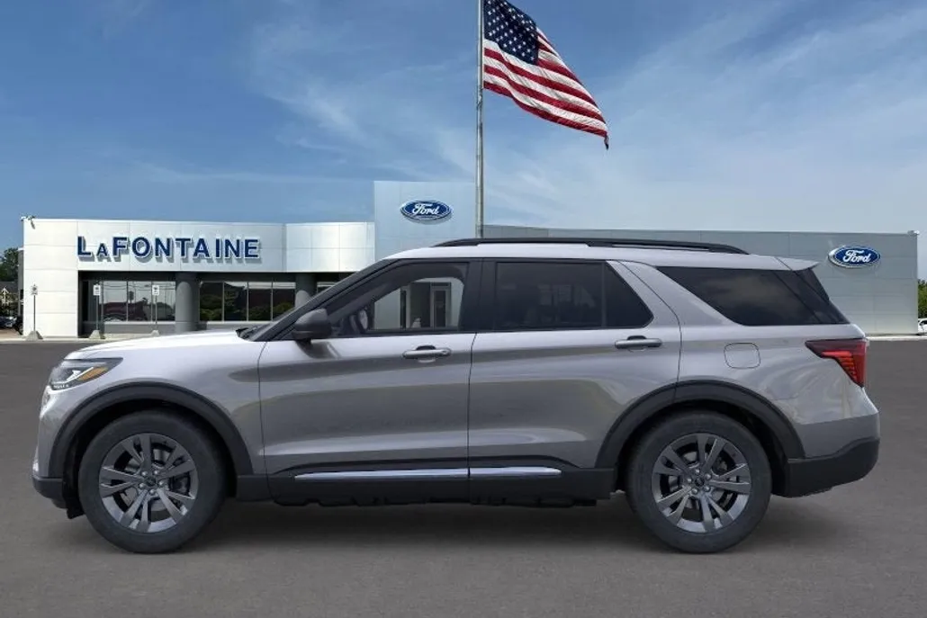 2025 Ford Explorer photo 1