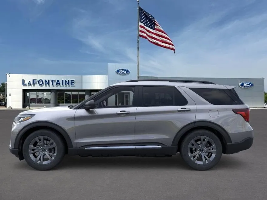 2025 Ford Explorer photo 1