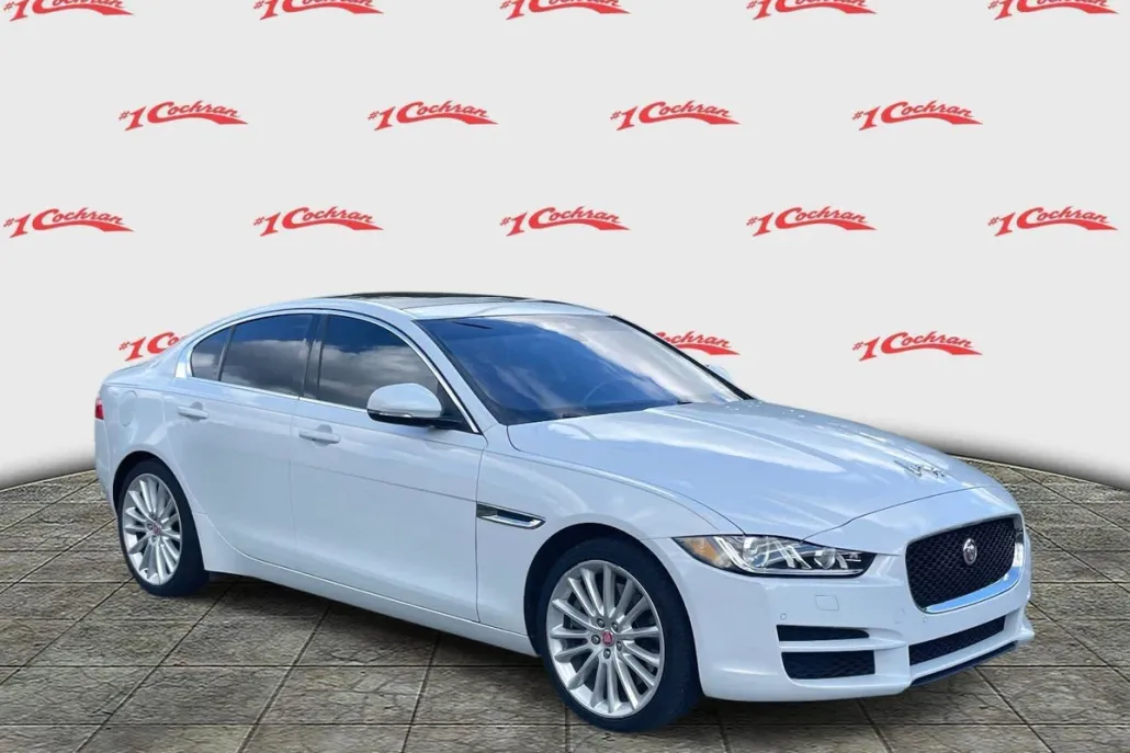 2018 Jaguar XE photo 1