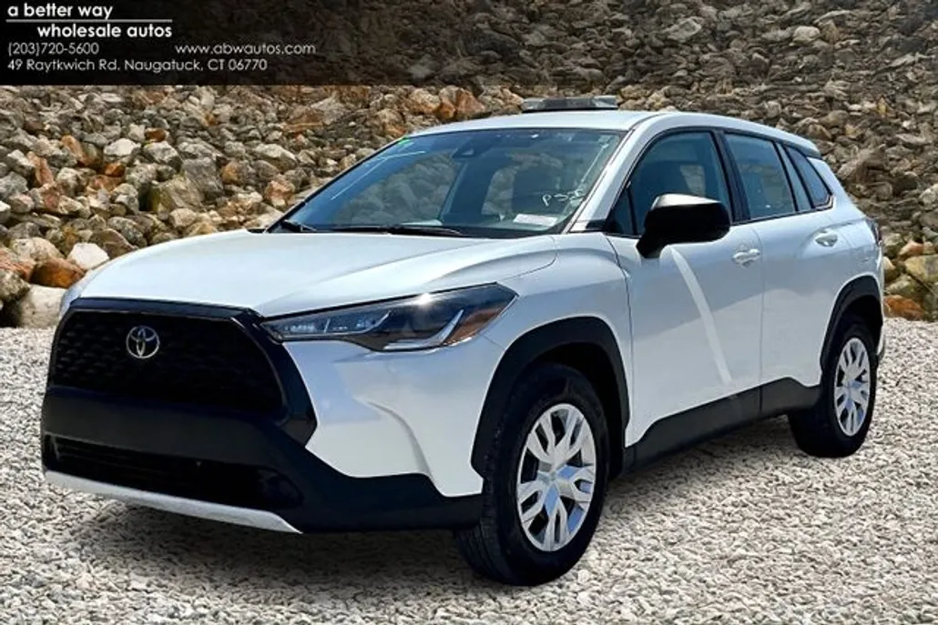 2022 Toyota Corolla Cross L photo 1