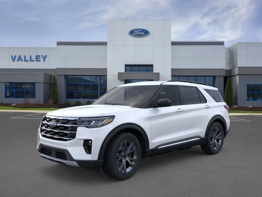 2025 Ford Explorer photo 1