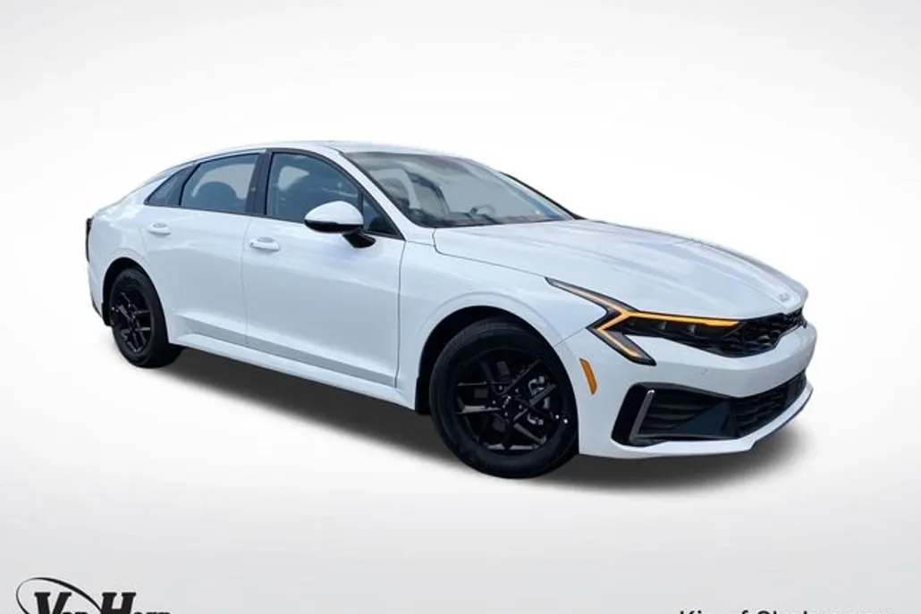 2025 Kia K5 LXS photo 1