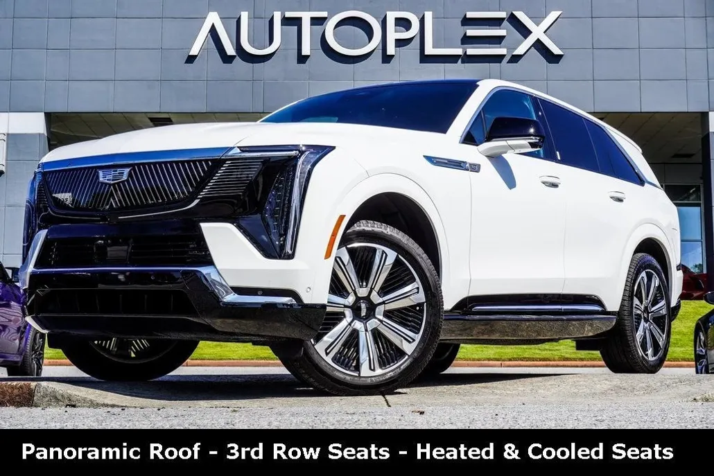 2025 Cadillac Escalade IQ Luxury photo 1