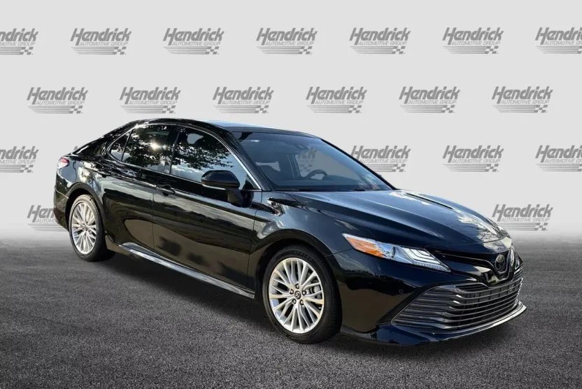 2018 Toyota Camry SE XLE photo 1