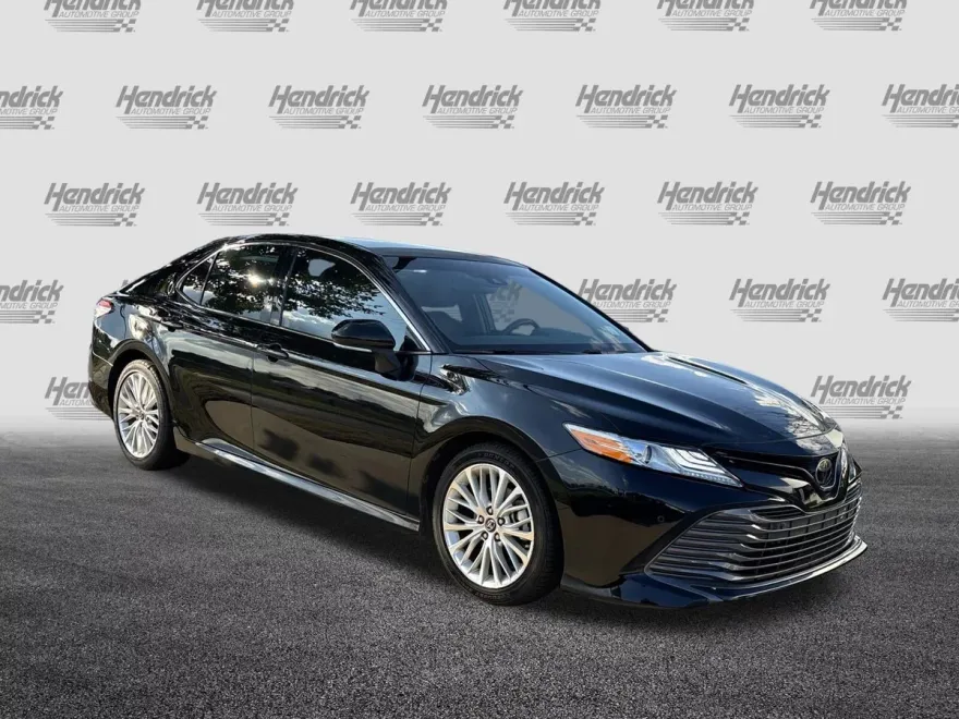 2018 Toyota Camry SE XLE photo 1