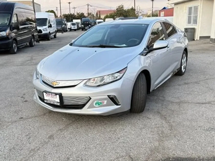 2017 Chevrolet Volt LT photo 1