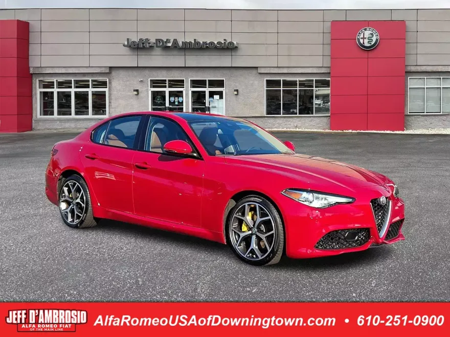 2019 Alfa Romeo Giulia Sport photo 1
