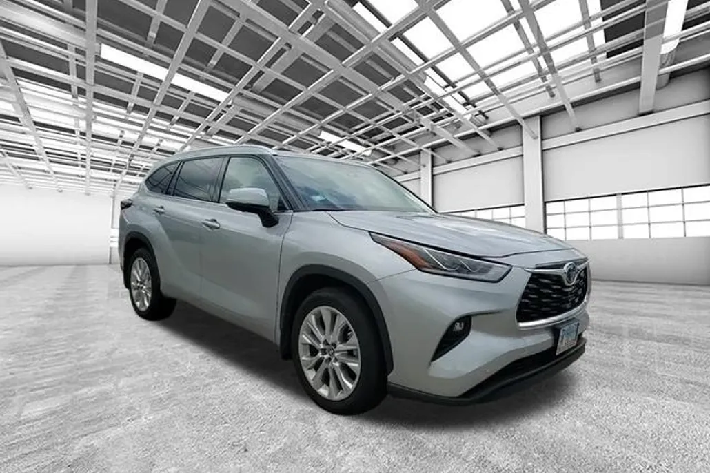 2024 Toyota Highlander Limited photo 1