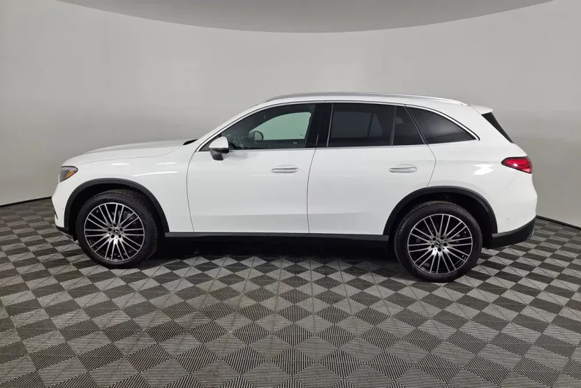 2025 Mercedes Benz GLC 300 4MATIC photo 1