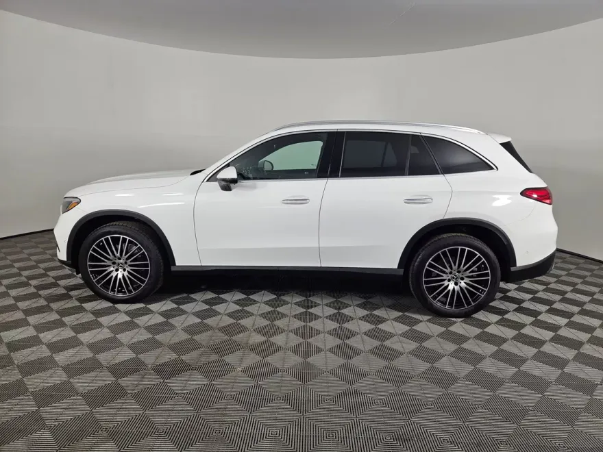 2025 Mercedes Benz GLC 300 4MATIC photo 1