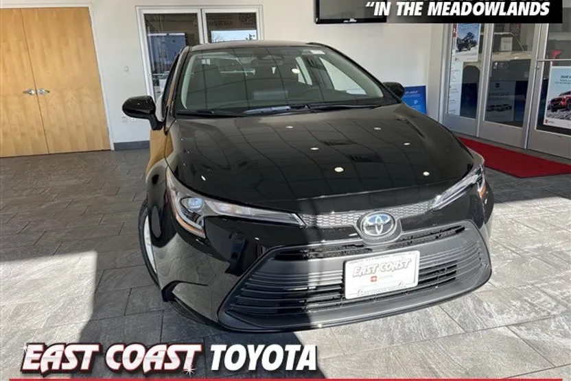 2025 Toyota Corolla LE photo 1