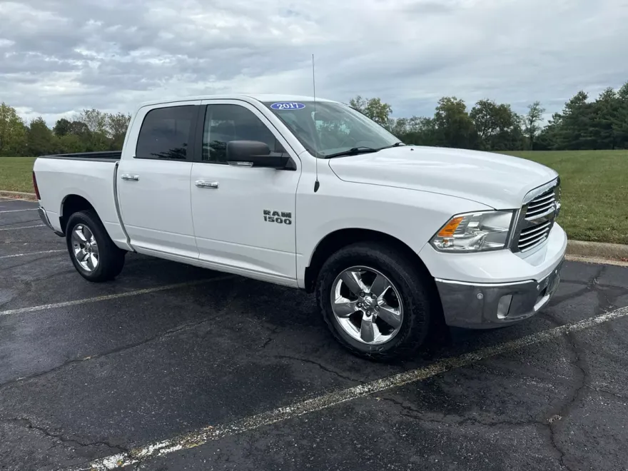 2017 Ram 1500 SLT photo 1
