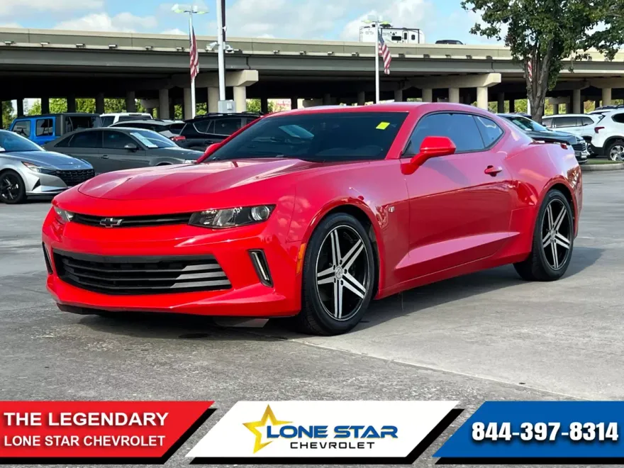2018 Chevrolet Camaro 1LT photo 1