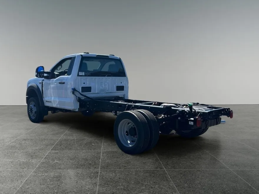2025 Ford F-550 photo 1