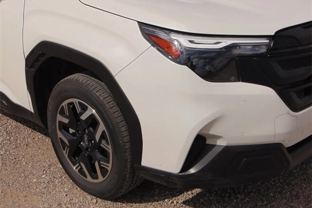 2025 Subaru Forester Base photo 1