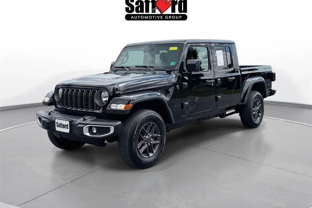 2025 Jeep Gladiator Sport S photo 1