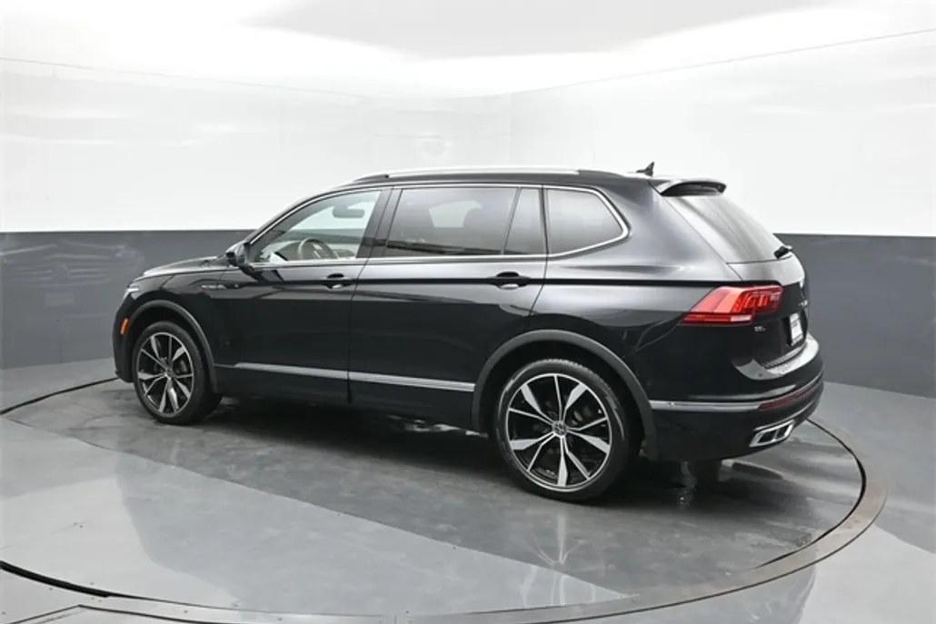 2022 Volkswagen Tiguan SEL Premium R-Line photo 1