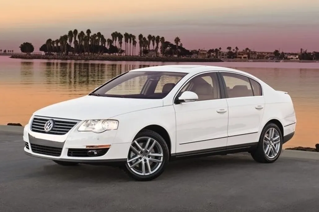2010 Volkswagen Passat Komfort photo 1