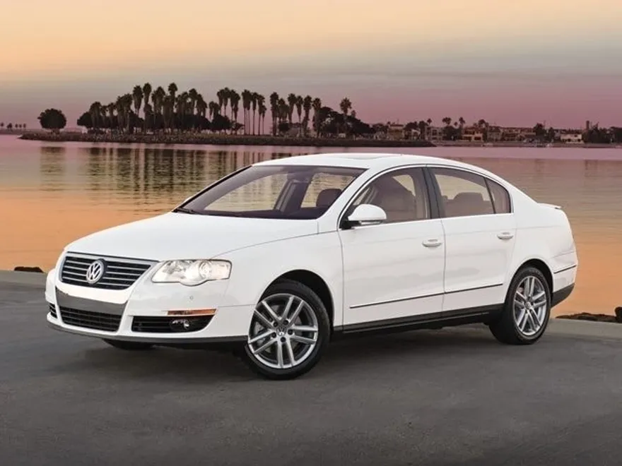 2010 Volkswagen Passat Komfort photo 1