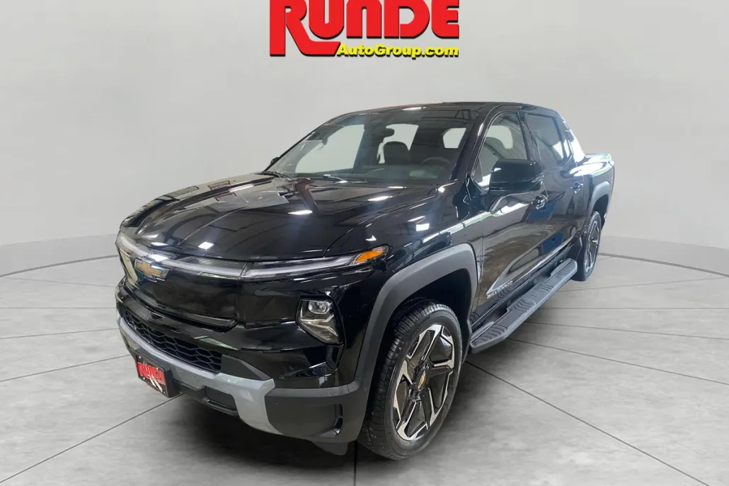 2026 Chevrolet Silverado EV LT photo 1