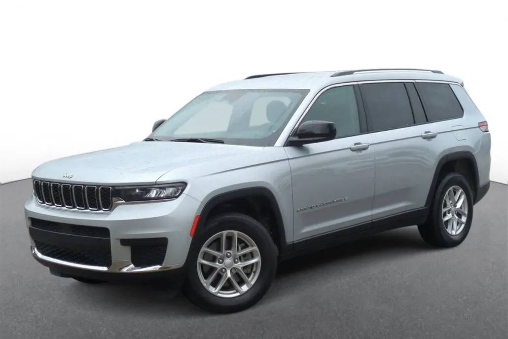 2022 Jeep Grand Cherokee Laredo photo 1