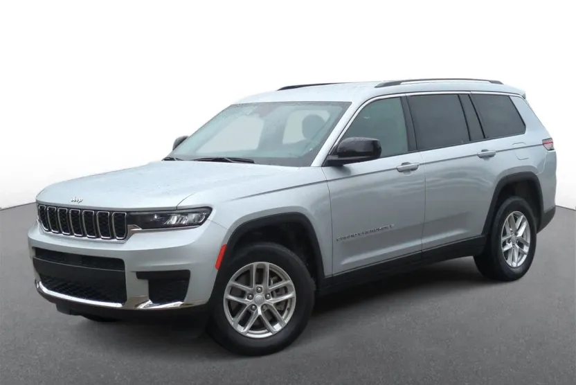 2022 Jeep Grand Cherokee Laredo photo 1