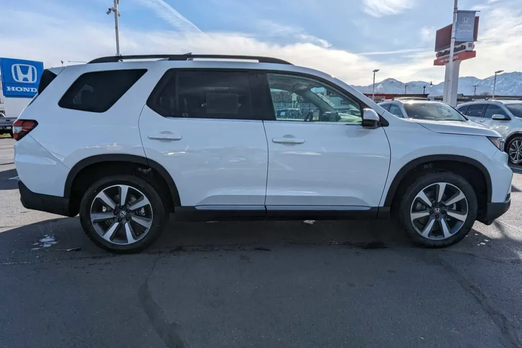 2025 Honda Pilot Touring photo 1