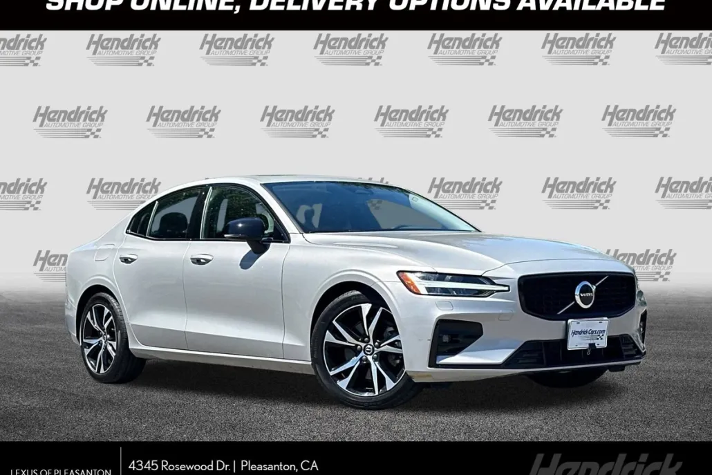 2025 Volvo S60 Core photo 1