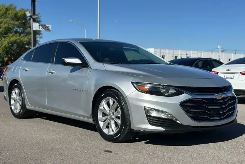 2021 Chevrolet Malibu 1LT photo 1