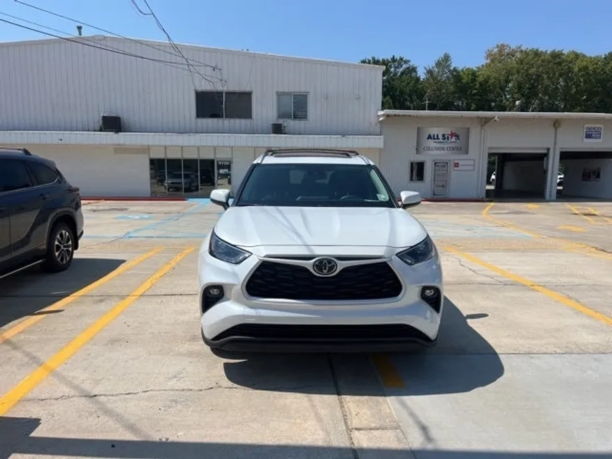 2025 Toyota Highlander Hybrid XLE photo 1