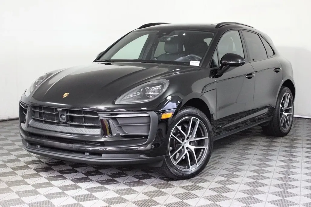 2025 Porsche Macan Base photo 1