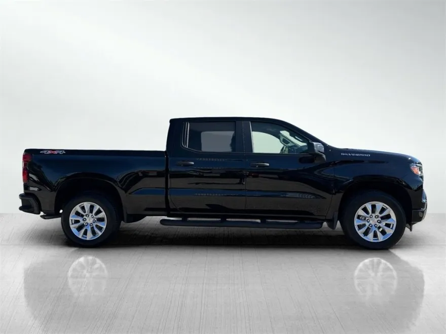 2026 Chevrolet Silverado 1500 Custom photo 1