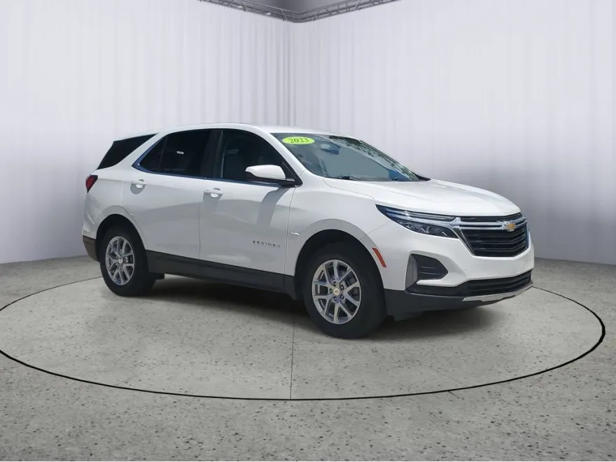 2023 Chevrolet Equinox LT photo 1