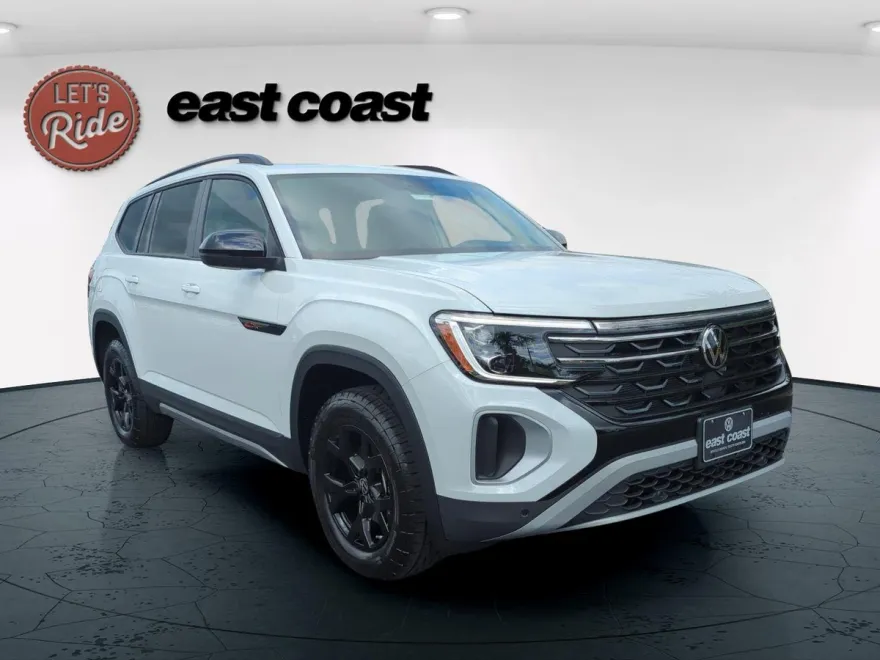 2025 Volkswagen Atlas Peak Edition SE photo 1