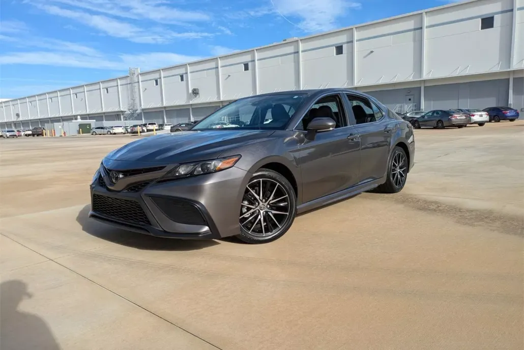 2024 Toyota Camry SE photo 1