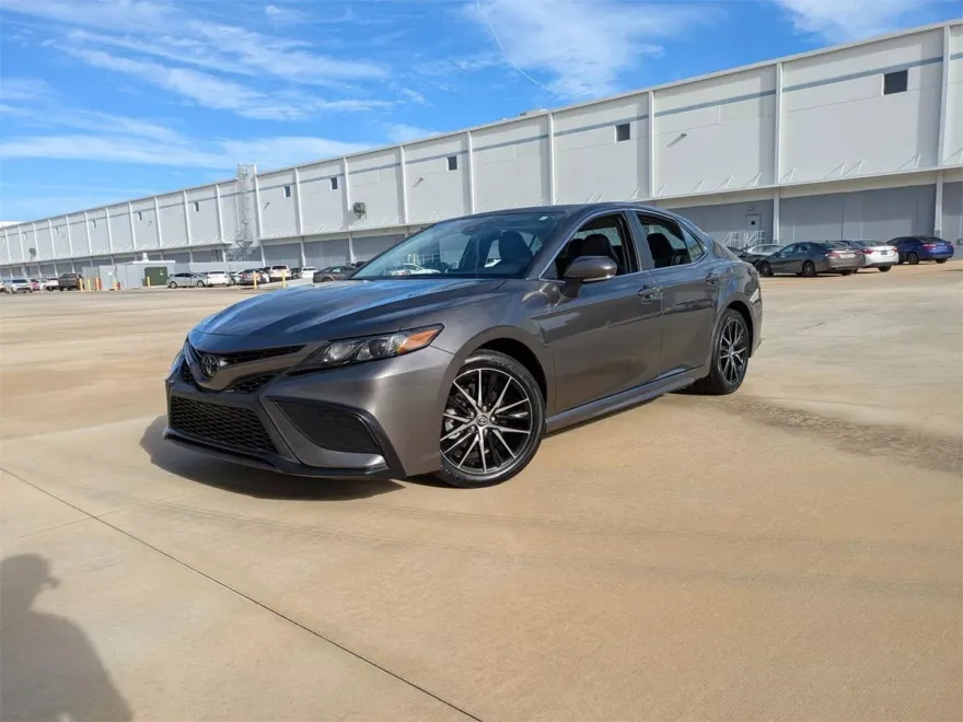2024 Toyota Camry SE photo 1