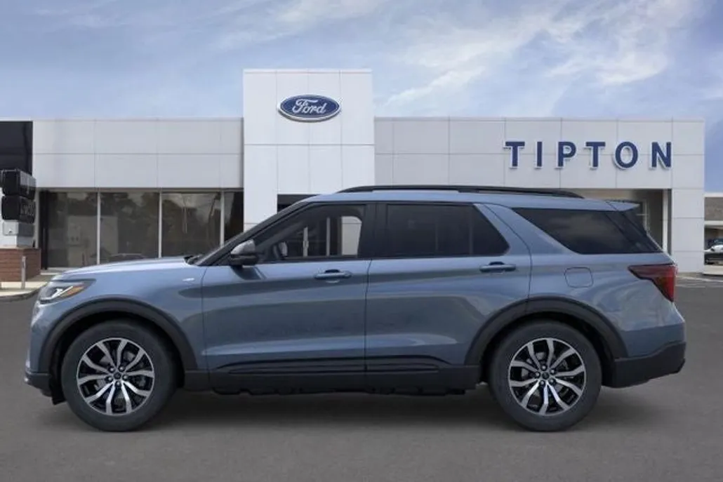 2025 Ford Explorer ST-Line photo 1