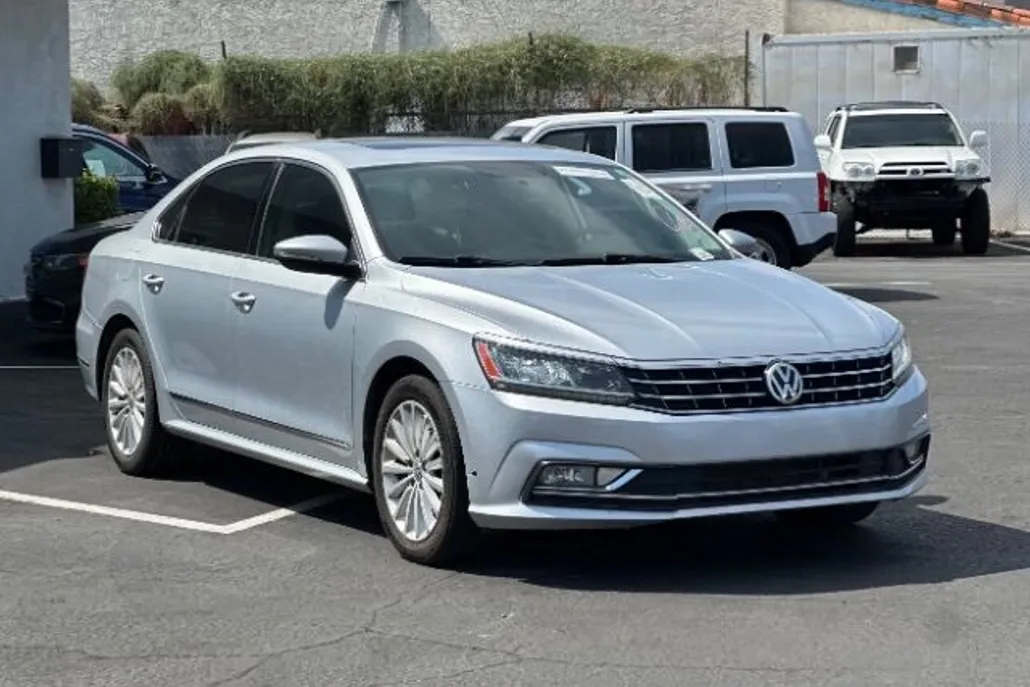 2017 Volkswagen Passat SE photo 1