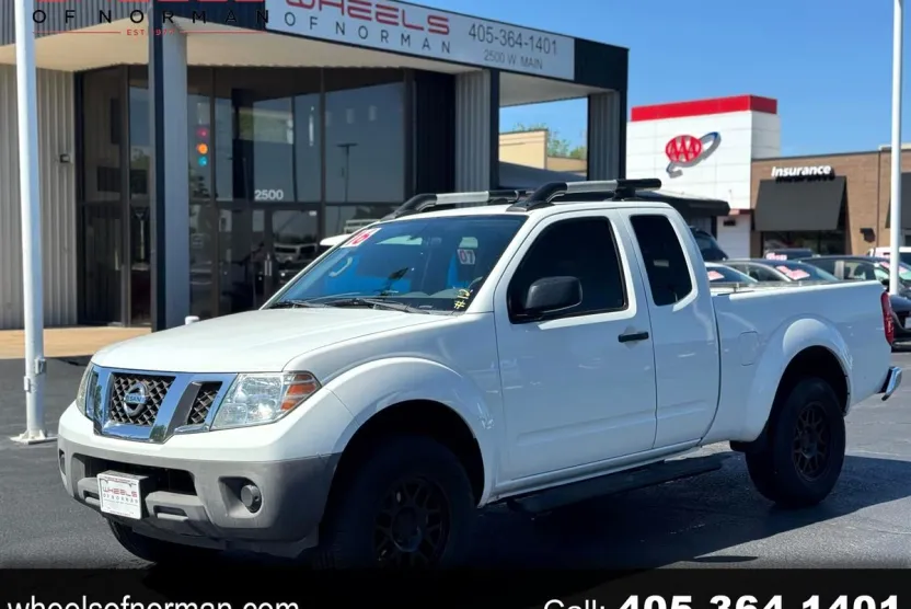 2016 Nissan Frontier SV King Cab photo 1
