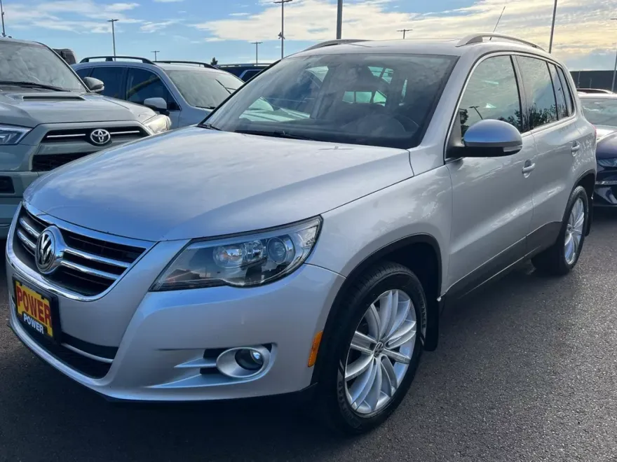 2010 Volkswagen Tiguan SE photo 1