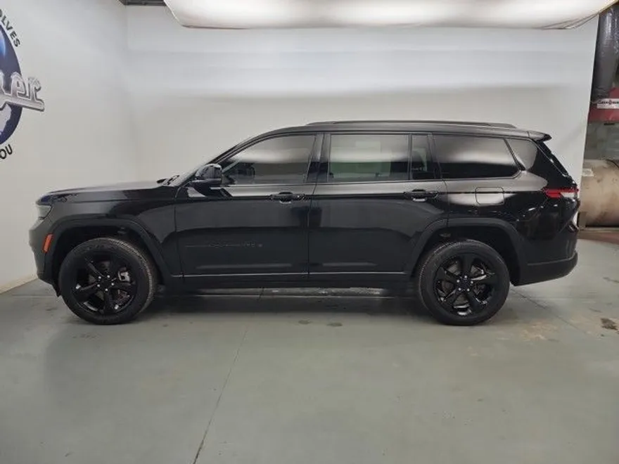 2023 Jeep Grand Cherokee Altitude photo 1