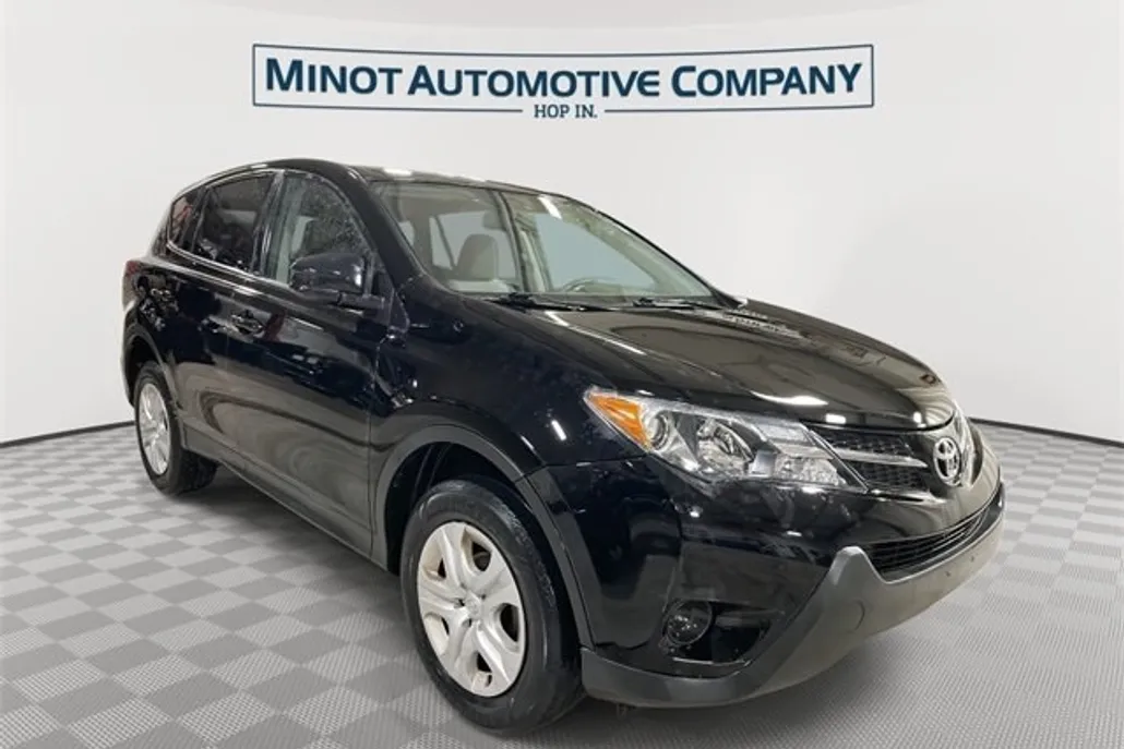 2015 Toyota RAV4 LE photo 1