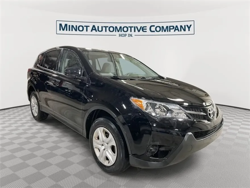 2015 Toyota RAV4 LE photo 1