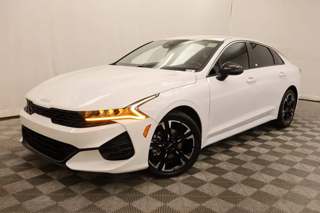2022 Kia K5 GT-Line photo 1
