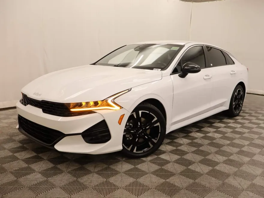 2022 Kia K5 GT-Line photo 1