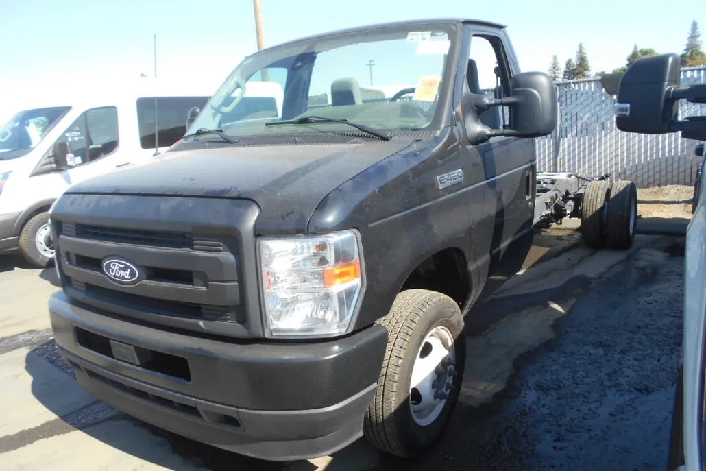 2026 Ford E-450 Cutaway XL photo 1