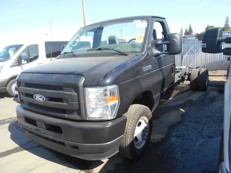 2026 Ford E-450 Cutaway XL photo 1
