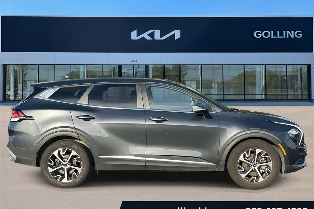 2023 Kia Sportage EX photo 1