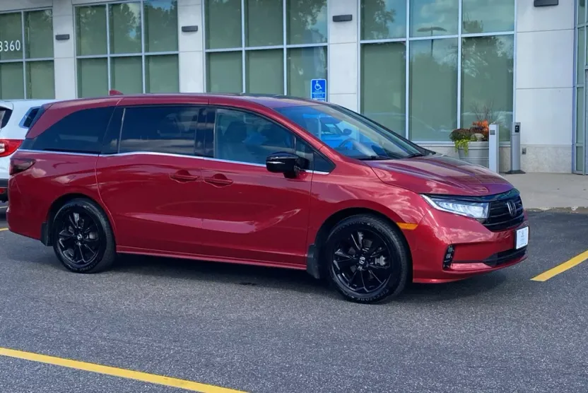 2023 Honda Odyssey Sport photo 1