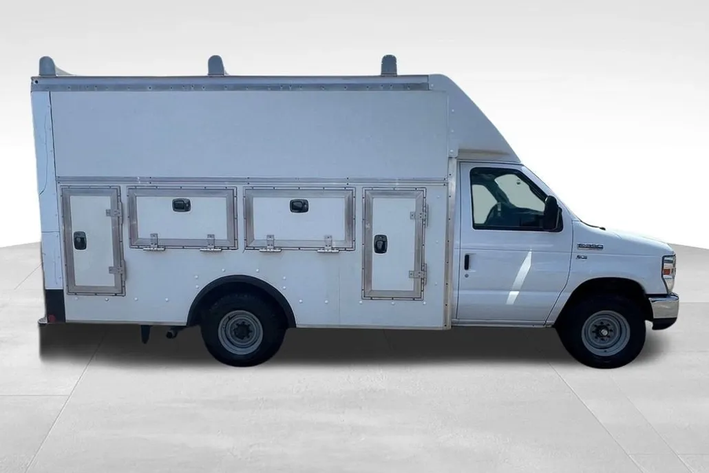 2015 Ford E-350 Base photo 1